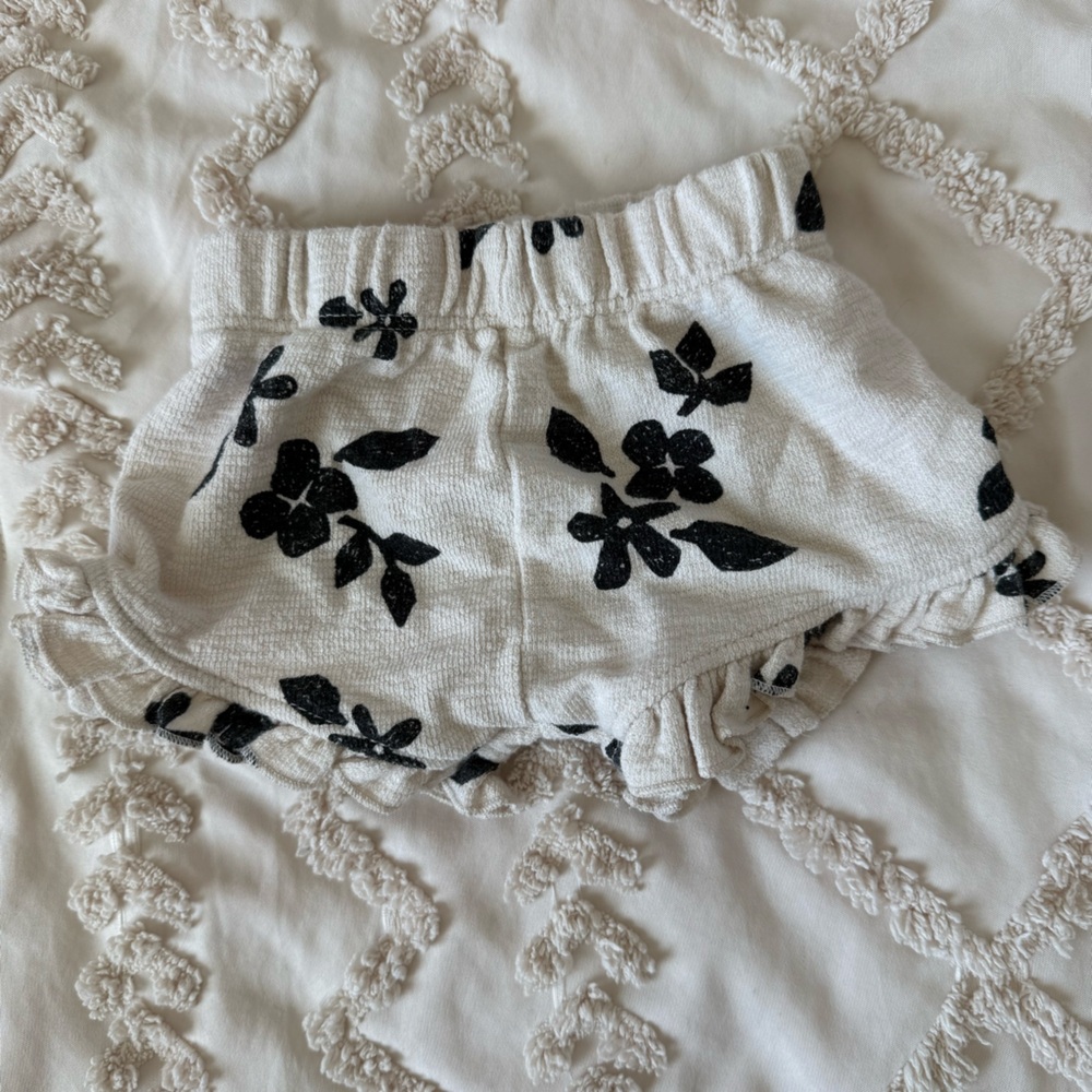 Art & Soul Black Floral Ruffle Shorts
